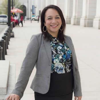 verified Lawyer in USA - Irma Pérez